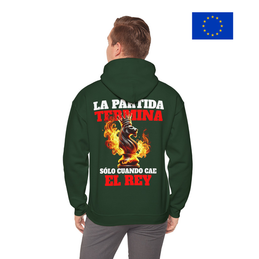 SUDADERA CON GORRO  "LA PARTIDA TERMINA CUANDO CAE EL REY". (EUROPA).